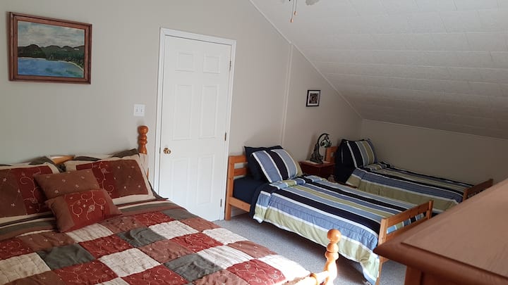 Letto queen-size e 2 letti singoli/singoli