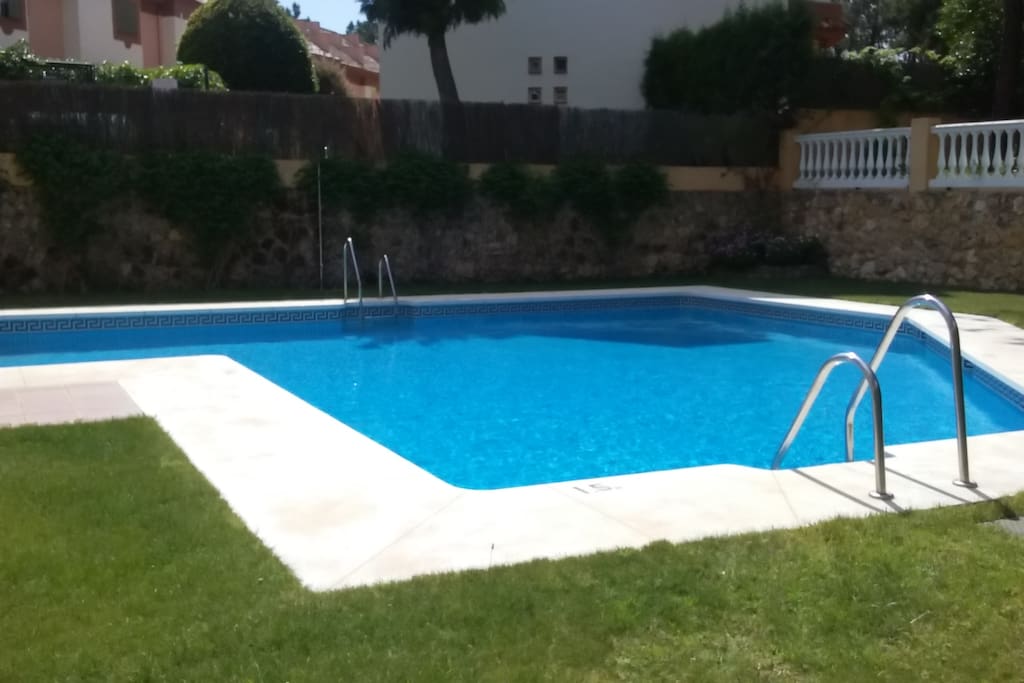 Piscina compartida abierta de marzo a octubre
