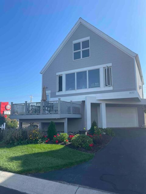 3-bed, 3-bath vacation home on Lake Erie!