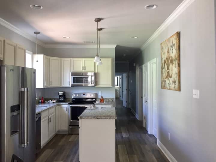 MidCity Homeeasy access in NOLA! Houses for Rent in New Orleans