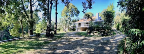 Lge Deck, Private Gardens, Spacious Lush Bush Wifi