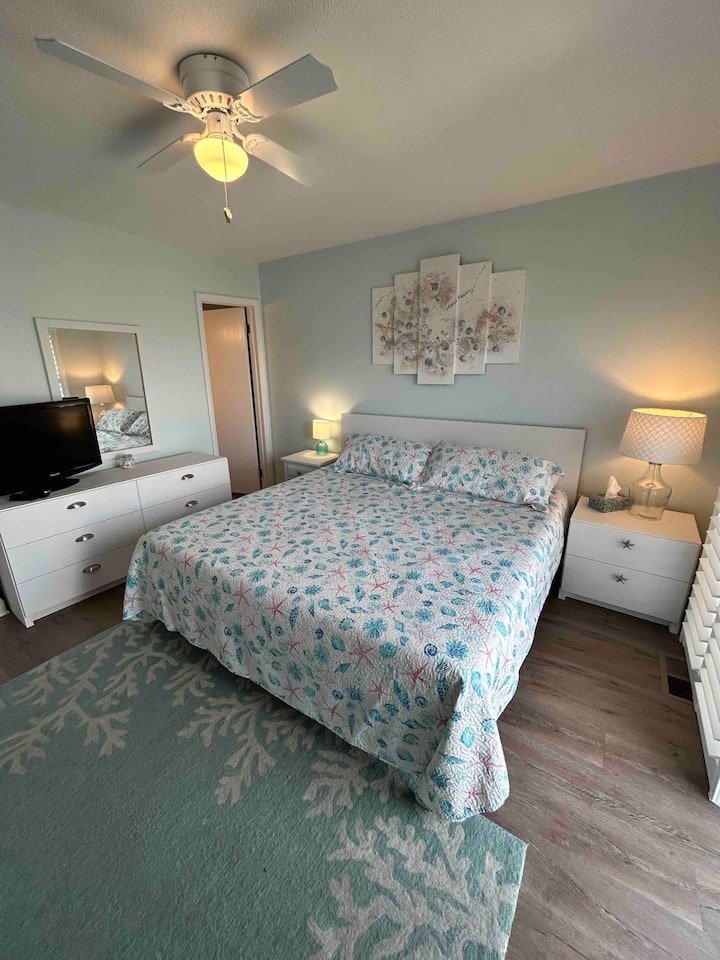 Cama principal y baño