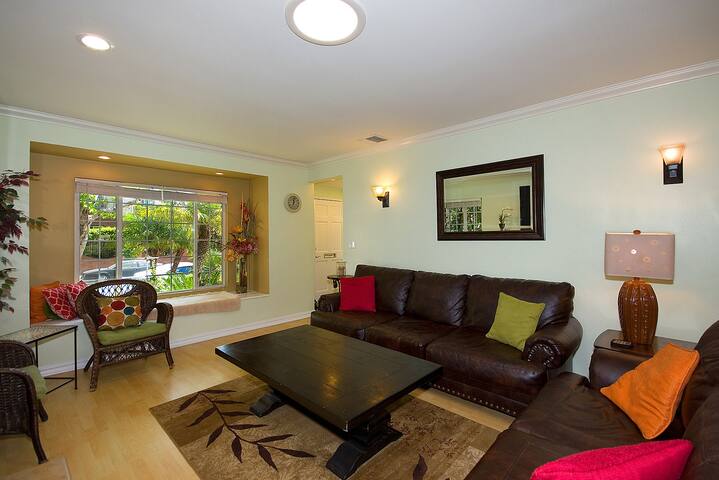 Hollywood Pool Home w/ Pool House!! gallery image 4