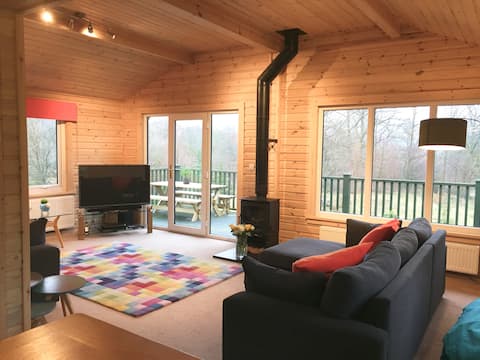 Lovely Spacious Forest Lodge