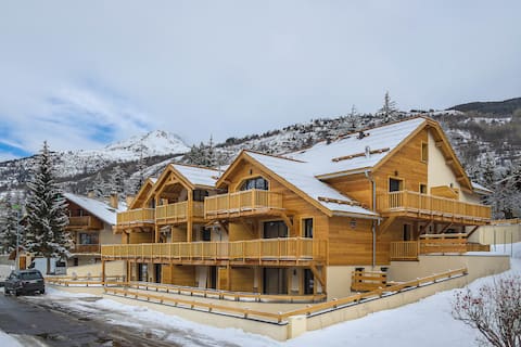 Luxury apartment 130 m2 close to and facing the slopes