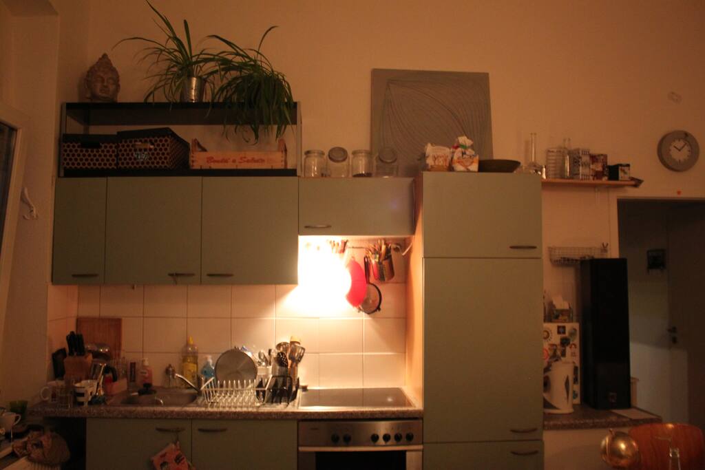 Küchenzeile bei Nacht