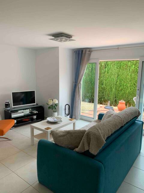 Anuncio de Airbnb popular: Modern apartment pool & outside kitchen en Xàbia / Jávea
