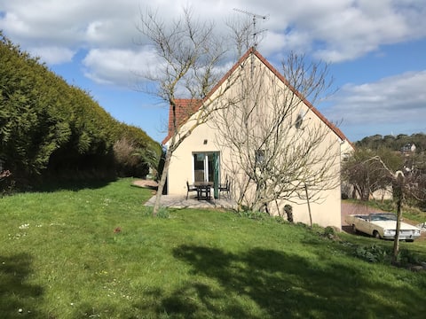 Villa 500 m from the landing beaches, sea view.