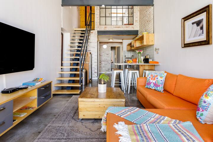 Old Meets New in a Renovated Victorian with Harbour Views