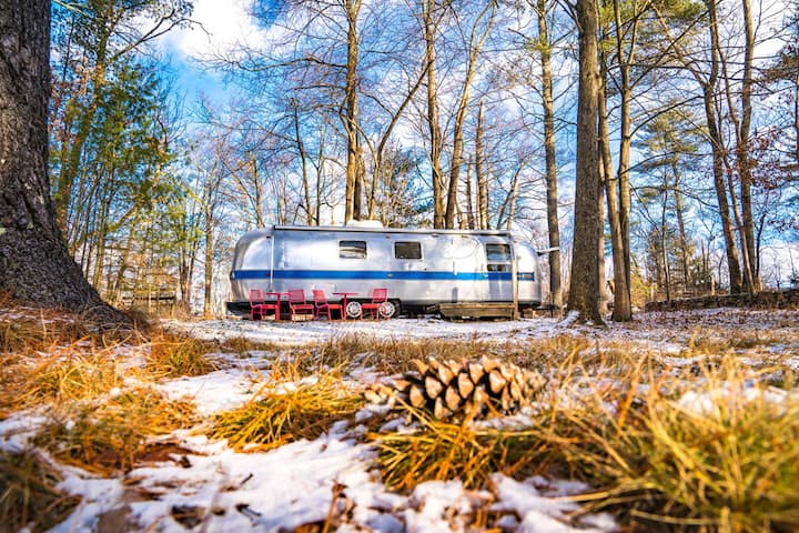 รถบ้าน Airstream พร้อมเตียงเสริมอีก 2 เตียง!
