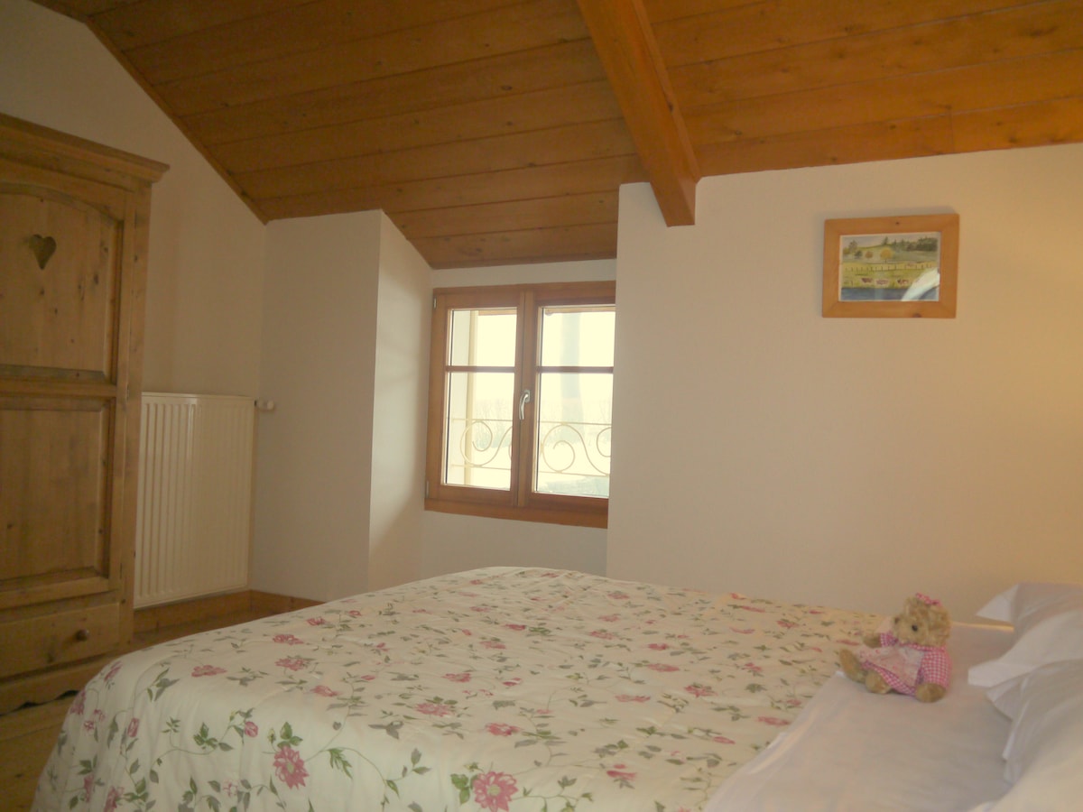 Спална соба 5 кат: 1 кревет 140 x 200