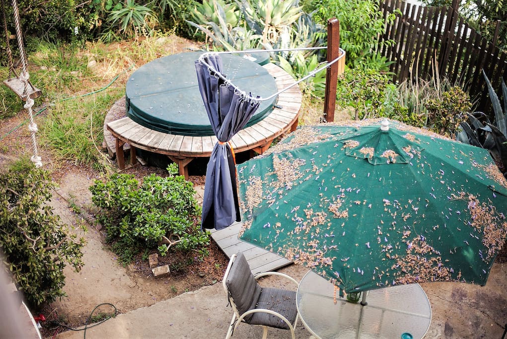 Hot Tub, Outdoor Shower, Dining Table