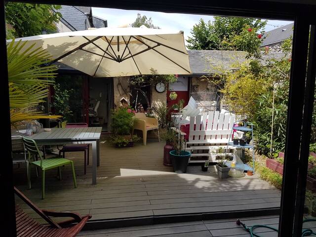 Chambre dans dépendance avec douche et toilettes