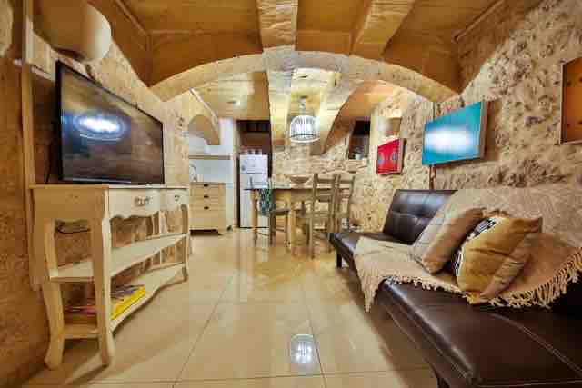 Zondadari House of Character, MYN