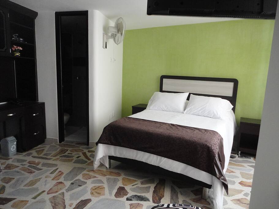 Habitación 204, nuestras habitaciones especiales son confortables, espaciosas y elegantes.