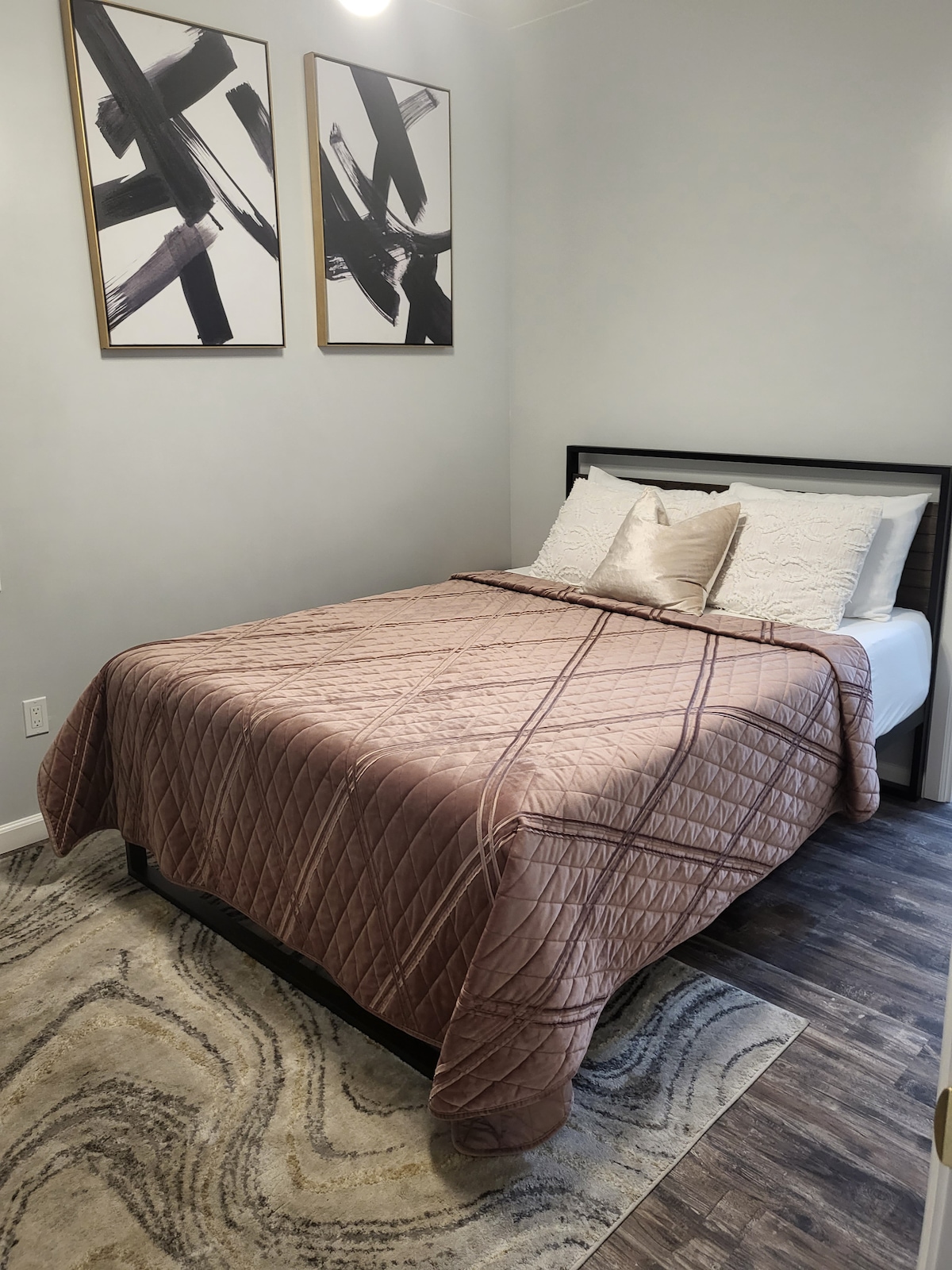 חדר שינה ראשי 
מיטת קווין סייז