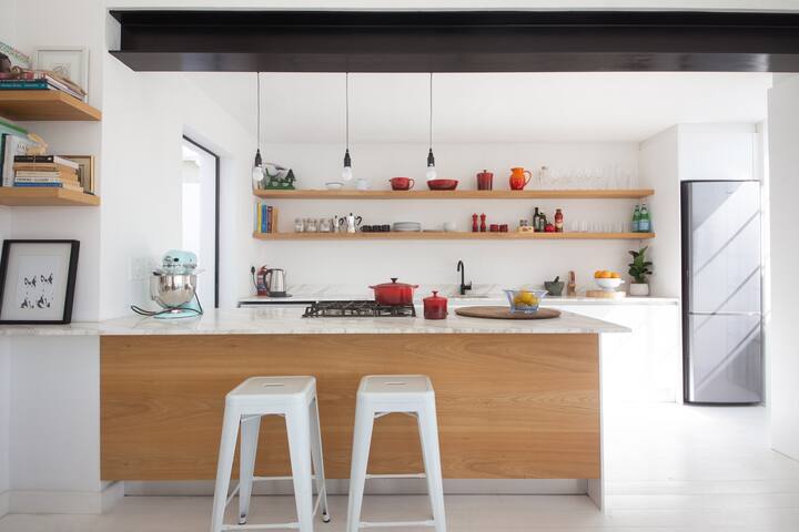 Beautiful Cape Town City Bowl Cottage. gallery image 3