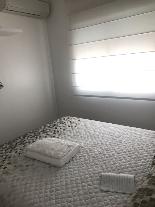 Ar condicionado e persiana