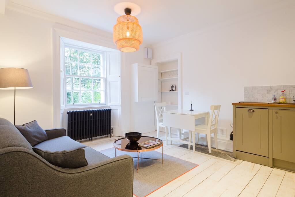Open Plan Lounge & Kitchen