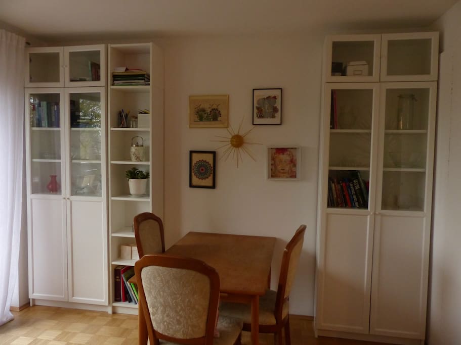 Wohnzimmer mit Esstisch
