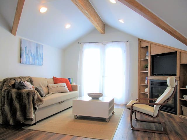 Private Cozy and Modern Oasis