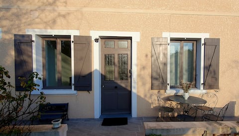 Top Airbnb: A sunny and independent apartment à Chambéry