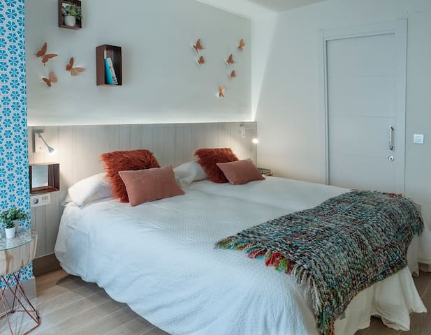 Pisos A Dias managed Airbnb listing 2