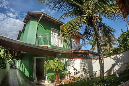 Lindo sobrado no centro Bertioga, próximo a praia!