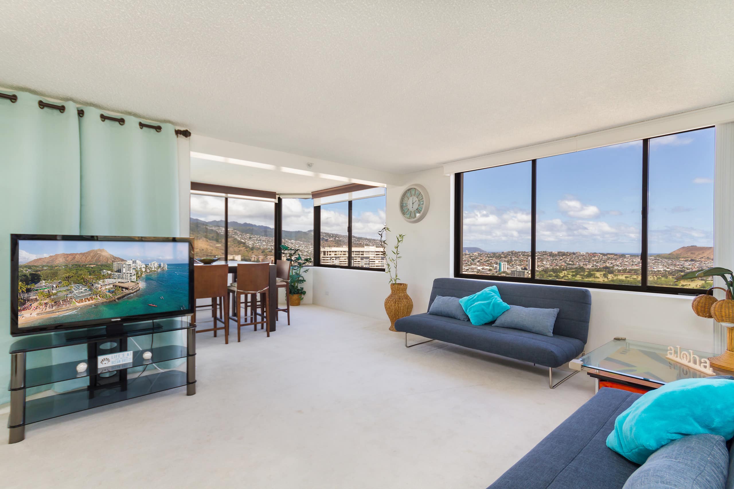 Condo in Honolulu · ★4.55 · 2 bedrooms · 4 beds · 2 private baths - Image 1