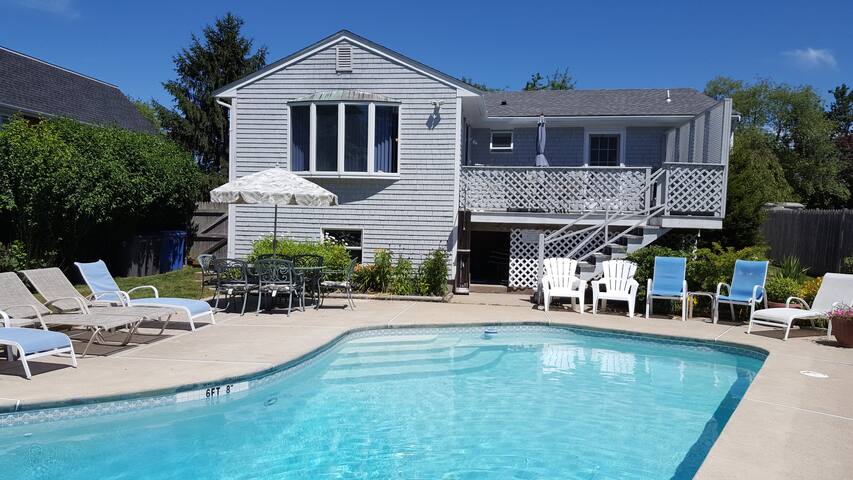 Private POOL, Central AC, Walk to beach, king MBR