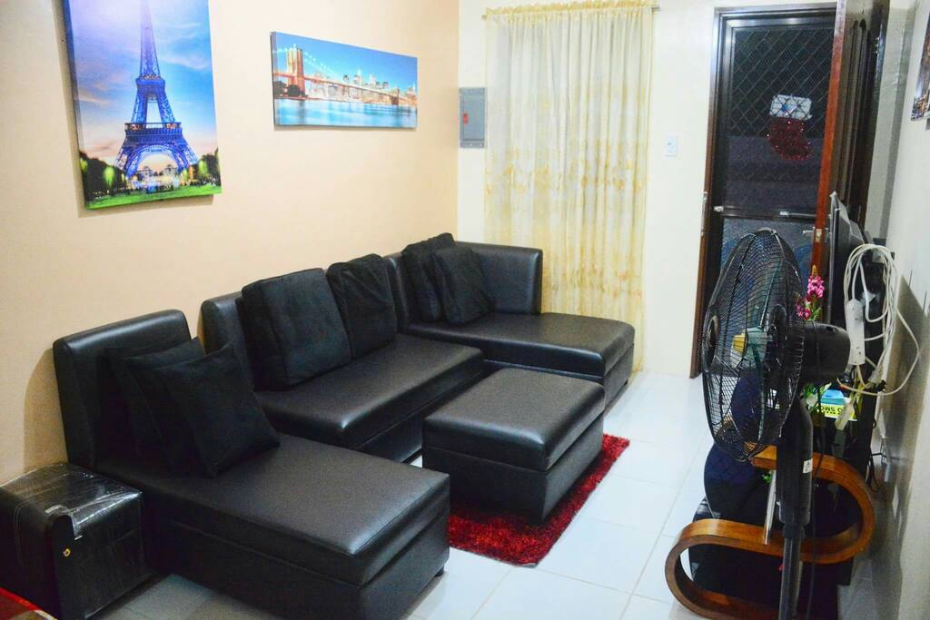 Livingroom with 32" tv.