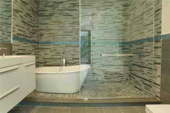 Modern Luxury Living in Historic Brooklyn gallery image 4