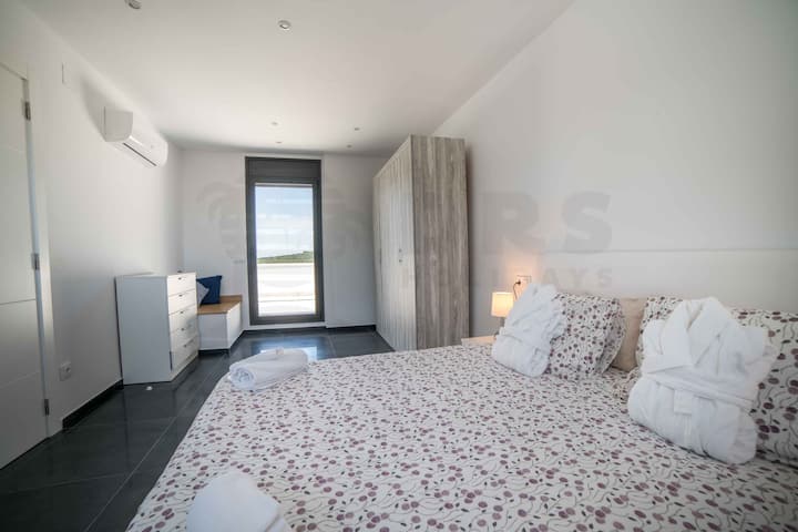 Bedroom 2 with two single beds