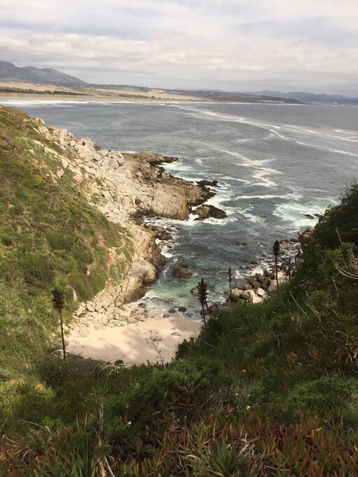 Playa con bajada exclusiva desde el Condominio