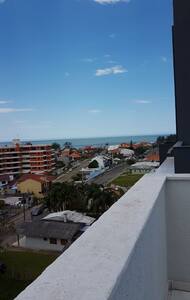 APARTAMENTO DUPLEX NOVO PRÓXIMO A PRAIA 04 PESSOAS