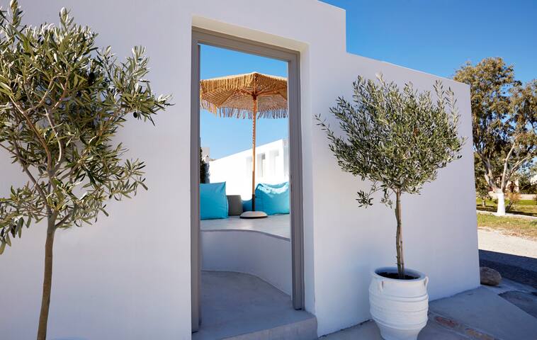 Eolia Kamari Villa gallery image 3