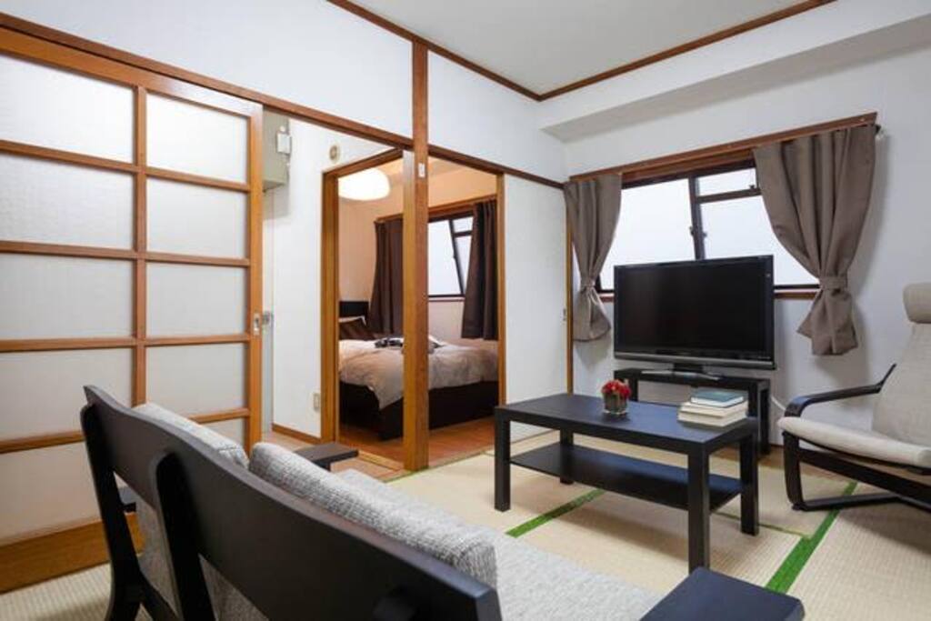 An authentic Japanese experience!
In the hustle and bustle of the Tokyo megalopolis, you can experience the local life yet be only 5 kilometers from the entertainment capital of Shibuya!
Samurai Apartment is 30 square meters big!