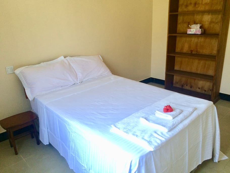 Double bed (left view)
