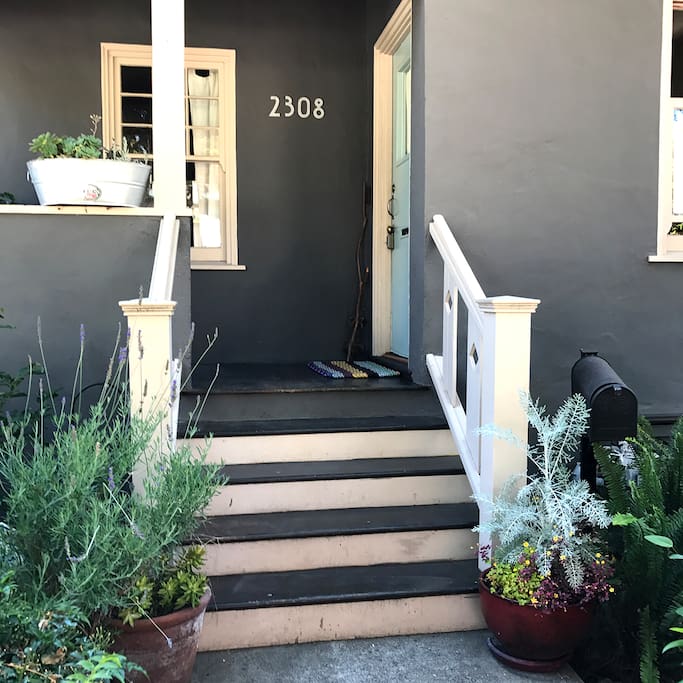 Cozy craftsman with some modern updates