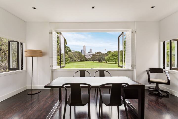 PARKSIDE PERFECTION- Luxury exec style residence gallery image 3