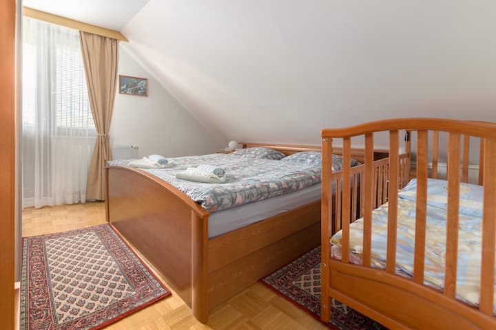 غرفة نوم، سرير أطفال