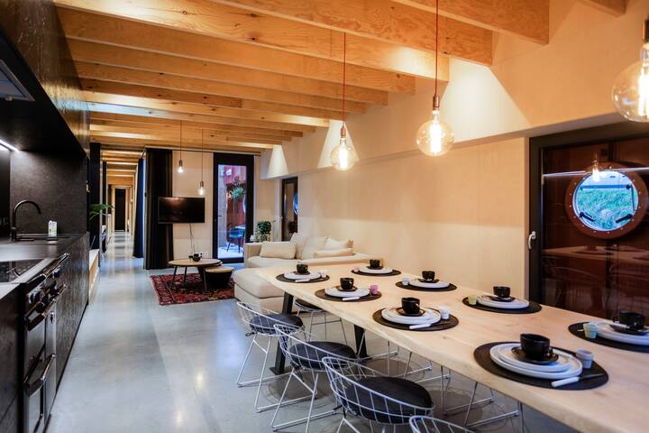 JunoBoat floating accommodation on the water gallery image 3