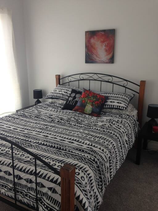 Bedroom 1, queen bed