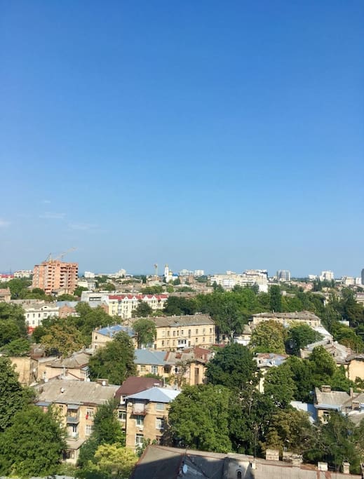 Вид из окон кухни.
