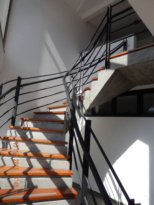 ESCADARIA AOS APTOS