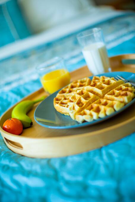 Second bedroom breakfast tray