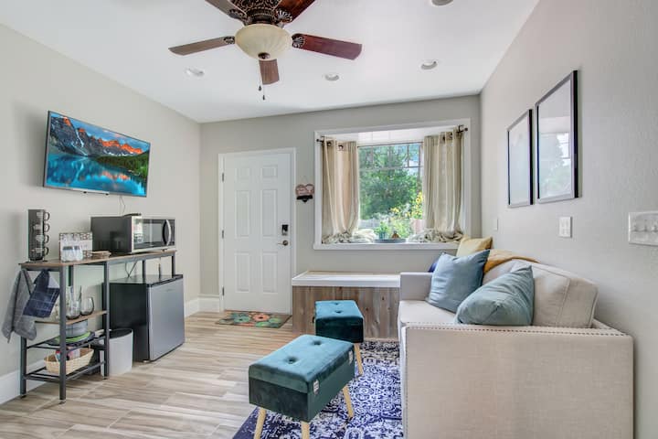 Modern Private Suite - Walkable Location 🏔 - Manitou Springs, CO