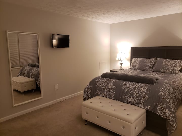 Master Bedroom in Quiet, Cozy Townhouse Townhouses for Rent in