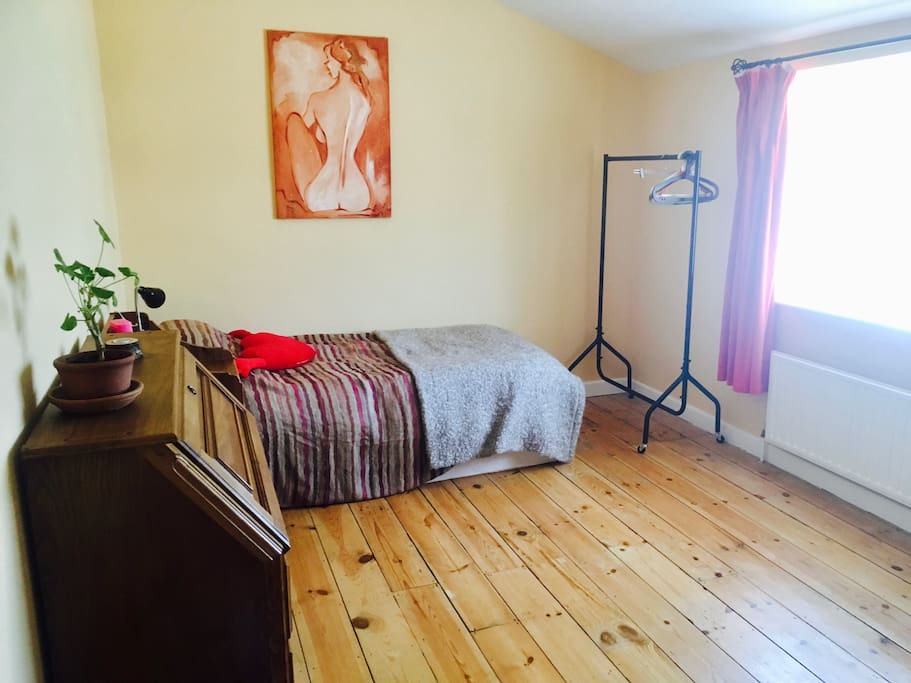 Guest bedroom