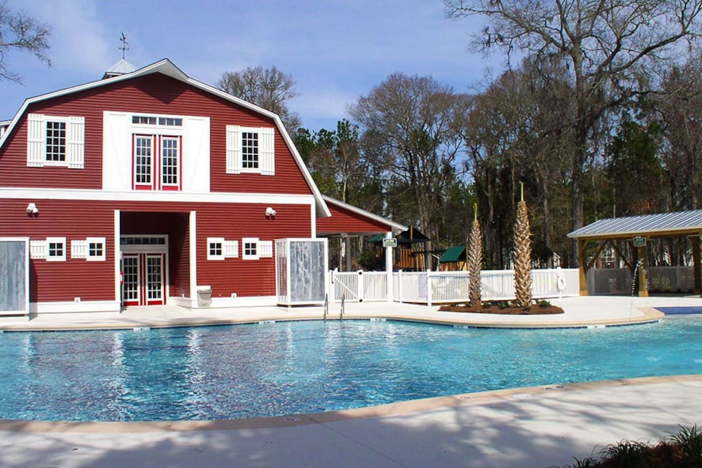Access to community Olympic size pool and 0 foot entrance. Also a playground for the little ones
